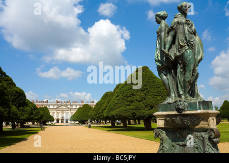 Le Palais de Hampton Court et les jardins de West London Surrey Banque D'Images