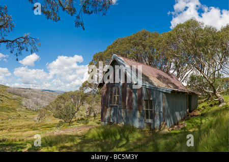 Faire face cabane sur les hautes plaines Bogong, Victoria, Australie Banque D'Images