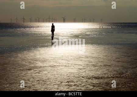 Sir Antony Gormley artwork un autre endroit est situé sur Crosby Beach qui fait partie de la côte de Sefton, dans la région de la ville de Liverpool de l'UK Banque D'Images