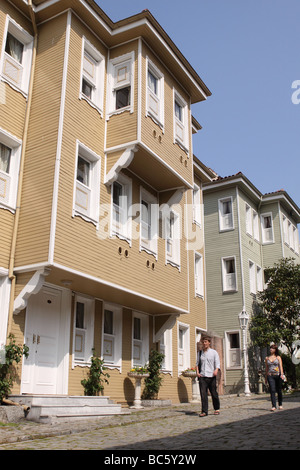 Sogukcesme Sokagi street Istanbul Turquie dispose d'un élégant parquet en bois Maisons fromer Banque D'Images