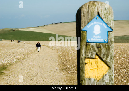 Les promeneurs sur les South Downs Way à Sussex, Angleterre Banque D'Images