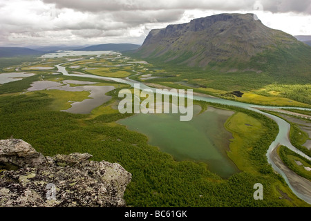 High angle view of river, Rapadalen, Sarek National Park, Jokkmokk municipalité, province de Laponie, Suède Banque D'Images
