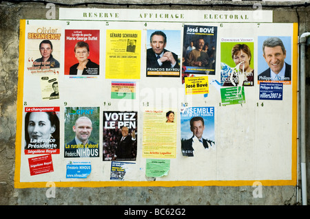 Affiches électorales françaises. Banque D'Images