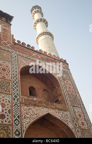 Grande porte d'entrée du tombeau d'Akbar à Sikandra Banque D'Images