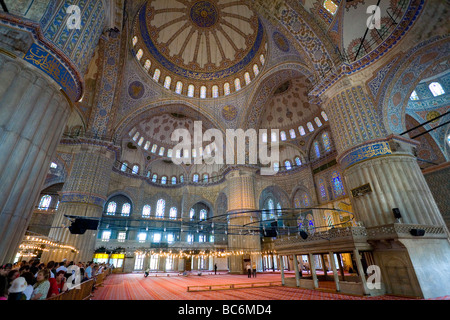 L'intérieur de la Mosquée bleue Sultanahmet Camii à Istanbul Turquie Banque D'Images