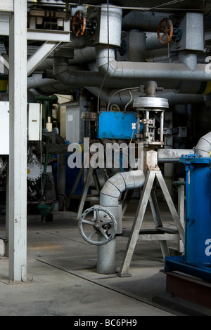 Hall de production de ce power plant Wybrzeze de Gdansk. Banque D'Images