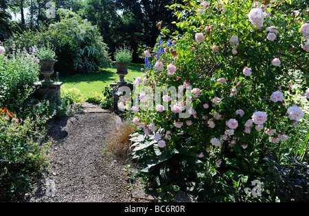 Jardin Anglais aménagé à Cothay Manor, demeure seigneuriale et Manor à Wellington, Somerset, UK Banque D'Images