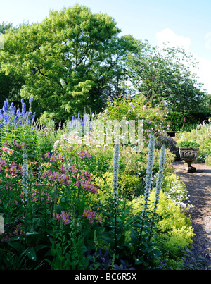 Jardin Anglais aménagé à Cothay Manor, demeure seigneuriale et Manor à Wellington, Somerset, UK Banque D'Images