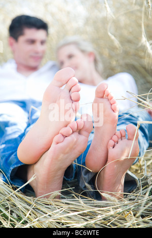 Couple relaxing on crop Banque D'Images