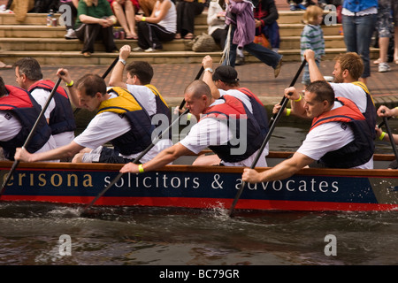 'Dragon' racing bateau sur le canal de Birmingham uk Banque D'Images