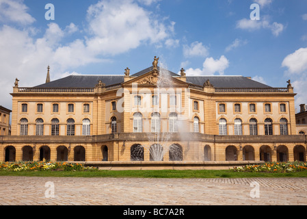 Metz Lorraine France Europe Opera Theatre et fontaine sur la Place de la Comédie Banque D'Images