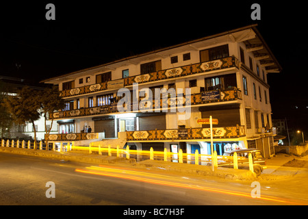 Capacités à Thimphu ville la nuit. Bhoutan scène de nuit 90833 Bhutan-Thimphu Banque D'Images