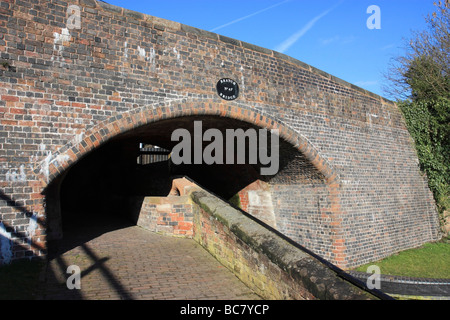 Bratch écluses sur le canal, Worcestershire & Staffordshire Wombourne, personnel du Sud. Banque D'Images