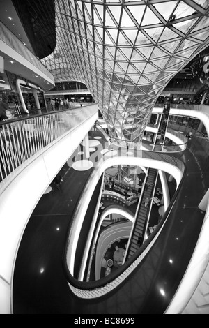 MyZeil à partir de l'étage supérieur à Francfort le nouveau centre commercial dans le centre de Francfort situé sur la très fréquentée rue commerçante Zeil Banque D'Images