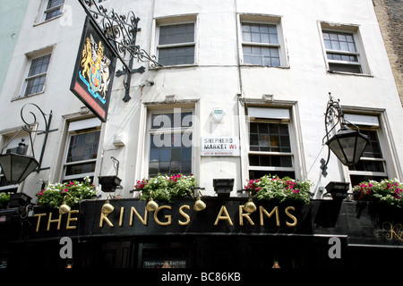 Le Kings Arms, Shepherd Market, Londres Banque D'Images
