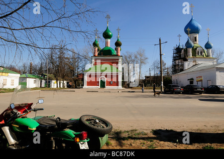 Zalesskyl Pereslavl : Église de Alexander Nevsky et de la cathédrale de Saint Vladimir à l'intérieur du Kremlin Banque D'Images