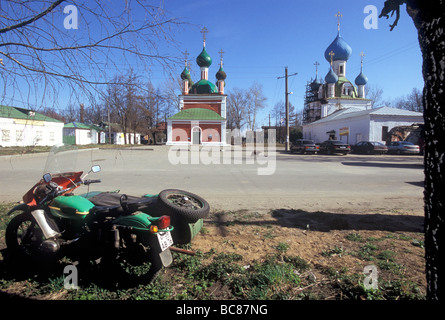 Zalesskyl Pereslavl : Église de Alexander Nevsky et de la cathédrale de Saint Vladimir à l'intérieur du Kremlin Banque D'Images