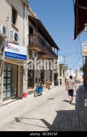 Chypre Polis rue piétonne en centre ville Banque D'Images