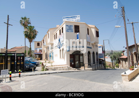 Chypre Polis rue piétonne en centre ville Banque D'Images