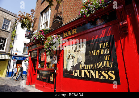 Signe sur Guinness pub de Temple Bar Dublin République d'Irlande Banque D'Images