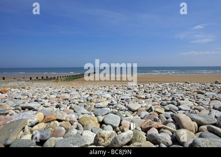 La magnifique plage de sable et de galets à Aberdeen, Écosse, Royaume-Uni vu sur une journée ensoleillée. Banque D'Images