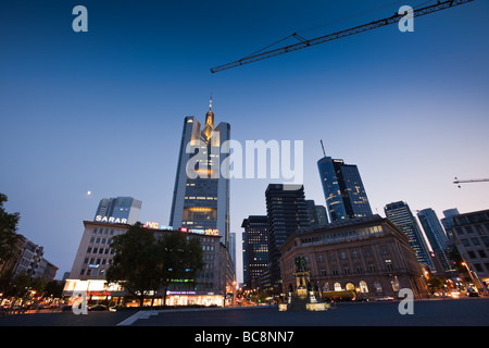 Goetheplatz à Francfort au crépuscule Banque D'Images