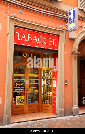 Shop avant d'un ou de tabac Tabacchi sur via clavature Bologna Italie Banque D'Images