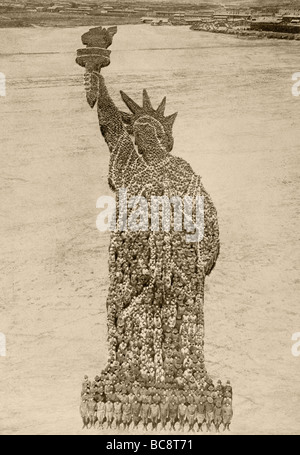 18 000 soldats américains formé dans un coin de la Statue de la liberté à Camp Dodge, Des Moines, Iowa, USA, août 1918. Banque D'Images