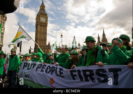 Mars pour l'emploi, la justice et le climat avant le sommet du G20 à Londres, mettre les gens Premier groupe Banque D'Images