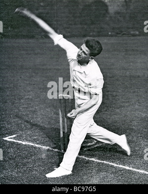 HAROLD LARWOOD - (1904-1995) Test d'anglais cricketer célèbre pour son action bowling bodyline Banque D'Images