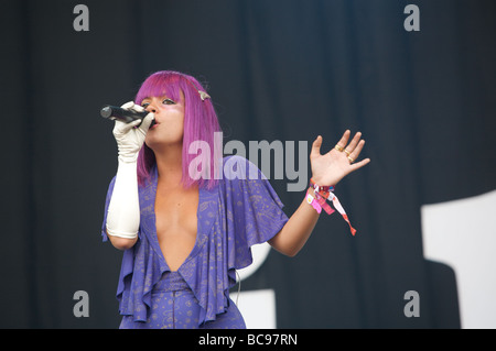 Lily Allen sur la scène Glastobury Pyramide 2009 Banque D'Images