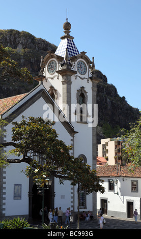 Ribeira Brava village de pêcheurs sur la côte sud de Madère Banque D'Images