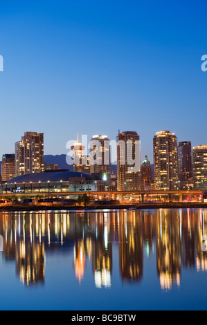 GM Place Stadium sur False Creek Vancouver British Columbia Canada Banque D'Images