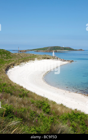 Une belle plage de sable blanc et la mer turquoise des îles Scilly Tresco, Cornwall, UK. Banque D'Images