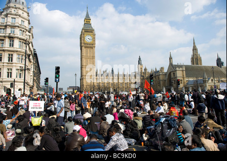 Tamil partisans au Parlement de protestation Square Londres appelant à un arrêt des combats dans la guerre civile du Sri Lanka Banque D'Images