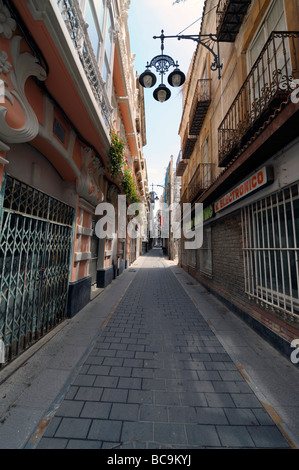 Une vue générale, une rue dans la ville de Carthagène, Costa Calida, région de Murcie, Espagne Banque D'Images