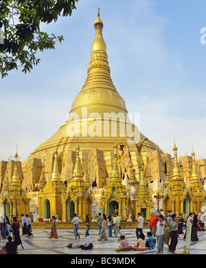 Le stupa principal de la pagode Shwedagon à Yangon, Myanmar Banque D'Images