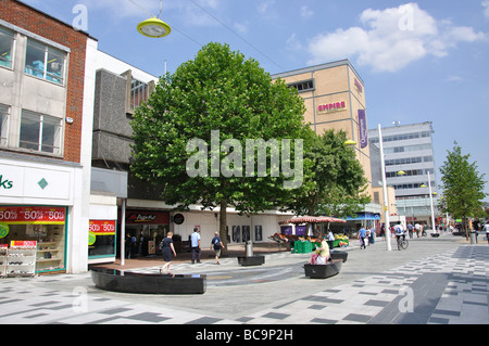 Rue Haute piétonne, Slough, Berkshire, Angleterre, Royaume-Uni Banque D'Images