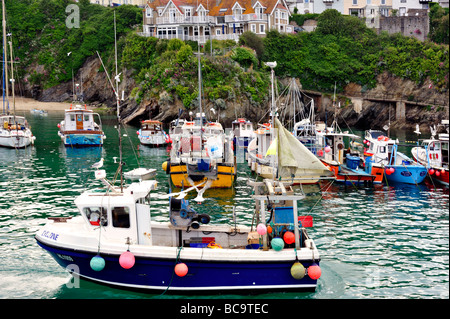 NEWQUAY, CORNWALL, Royaume-Uni - 10 JUIN 2009 : vue sur les petits bateaux dans le port de Newquay Banque D'Images