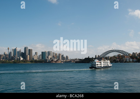 Sur les toits de la ville et du pont du port de Sydney NSW Australie ferry Banque D'Images
