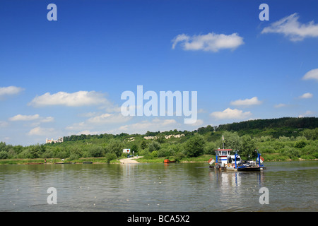 Petit bateau sur la rivière Vistule, Pologne Banque D'Images