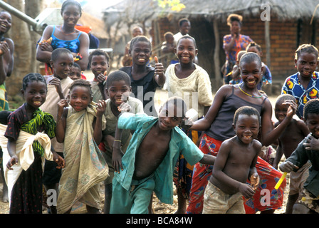 Scène de village yao mozambique Banque D'Images