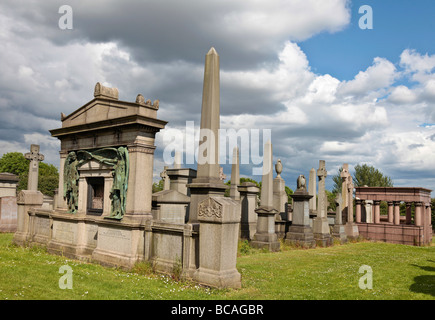 Monuments et mémoriaux à Glasgow's Victorian cimetière, la nécropole. Banque D'Images