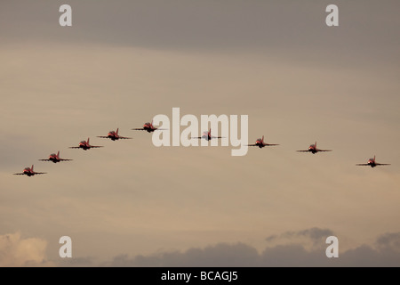 Des flèches rouges aerial affichage à l'Airshow de Biggin Hill Banque D'Images