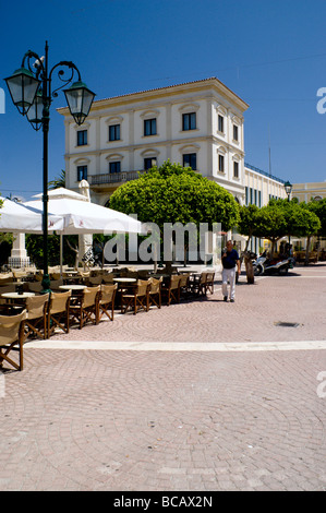 Tarverna et bâtiments place solomos et la ville de Zakynthos Zante Grèce Banque D'Images