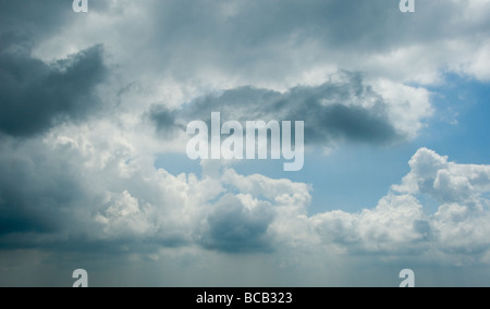 Vue aérienne du Ciel et nuages moody Banque D'Images