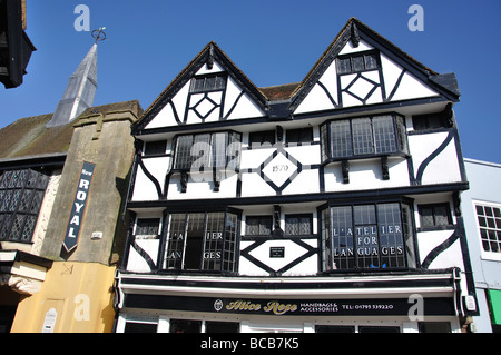 Bâtiment Tudor à colombages, Place du marché, Faversham, Kent, Angleterre, Royaume-Uni Banque D'Images