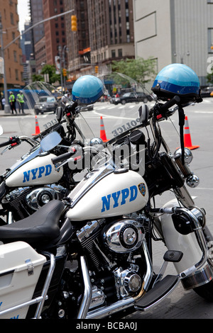 Motos NYPD dans NYC Banque D'Images