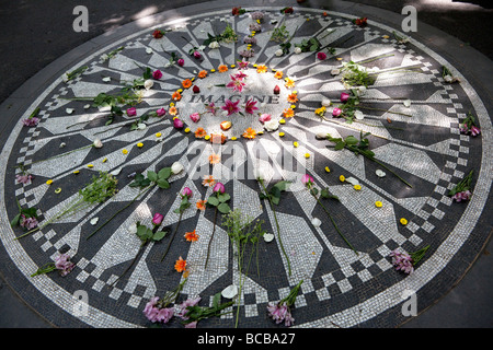 Imaginez le mémorial à John Lennon Strawberry Fields Central Park à New York City Banque D'Images