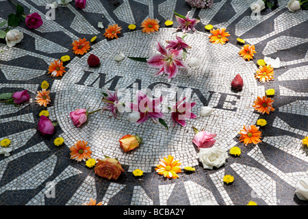 Imaginez le mémorial à John Lennon Strawberry Fields Central Park à New York City Banque D'Images